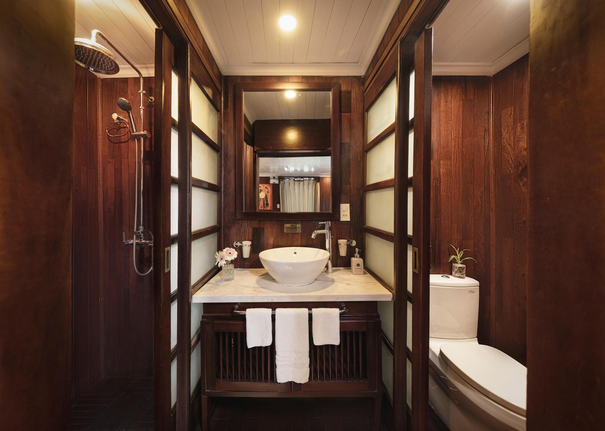 Hotel Bhaya Halong Cruises Ha Long Habitación foto